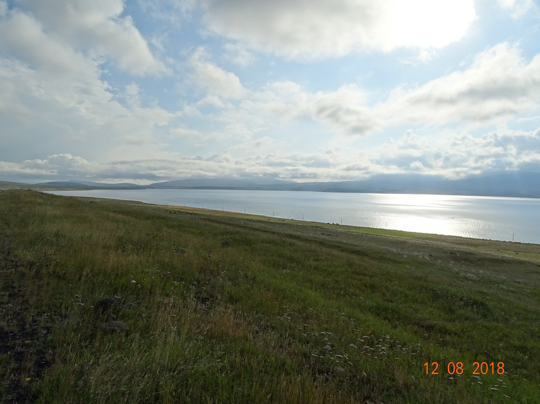 Paravani Lake景点图片