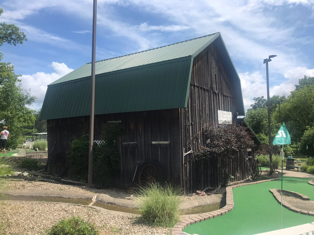 Broadway Driving Range & Miniature Golf景点图片