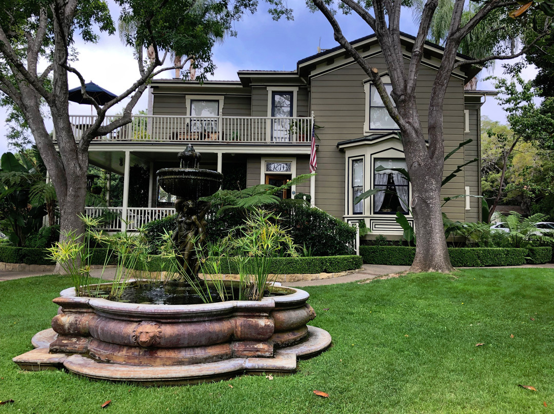 辛普森之家酒店主图