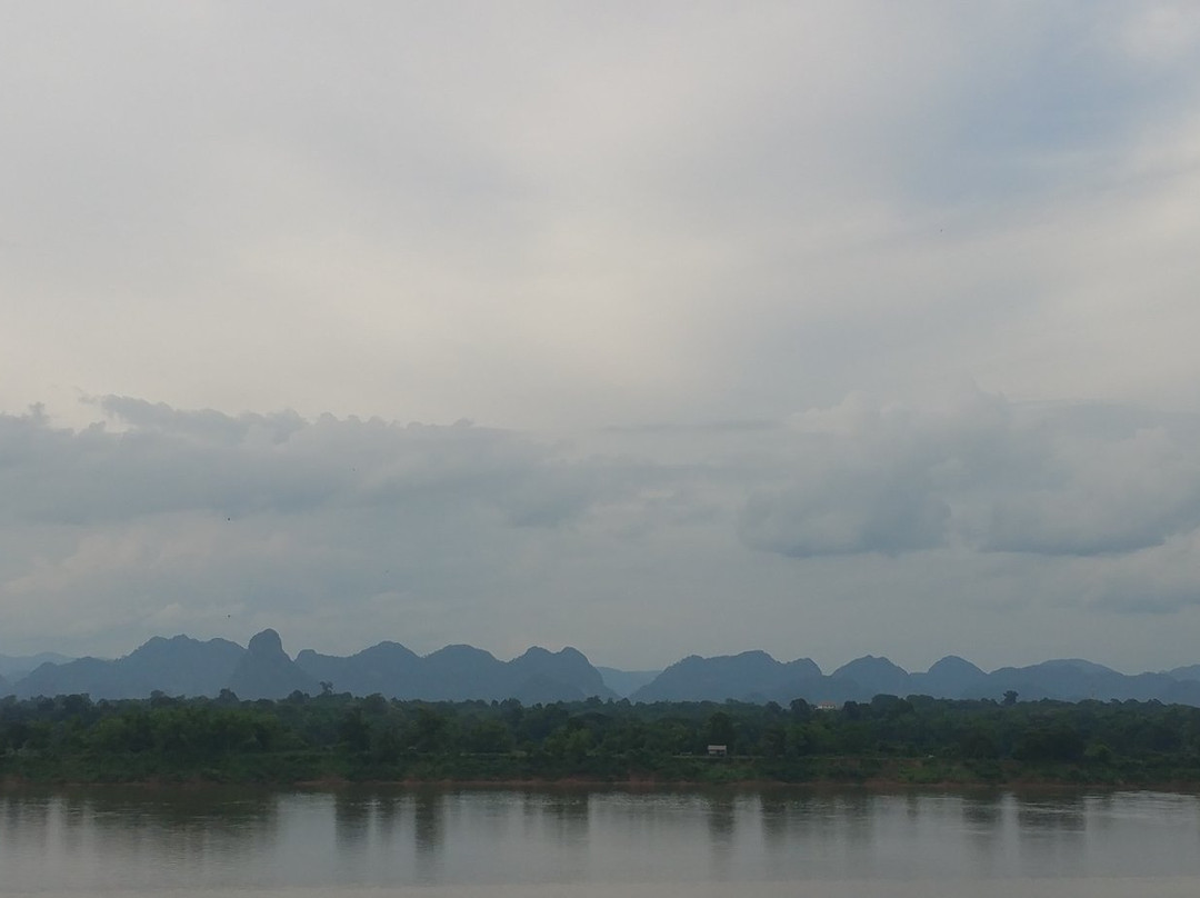 Blu Hotel Nakhon Phanom主图
