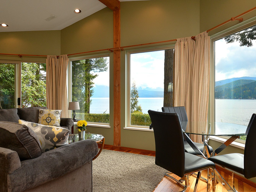 Soames Point Oceanfront Suite主图