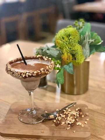 Phoenix and Co主图