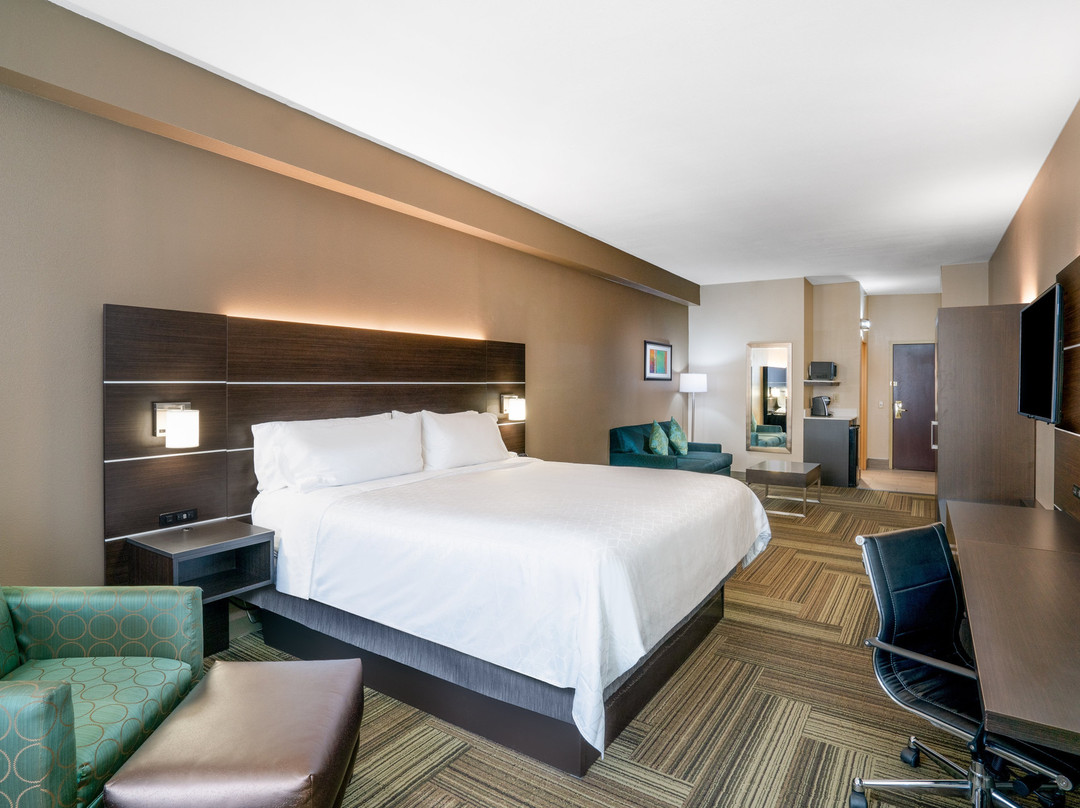 阿什兰快捷假日套房酒店主图