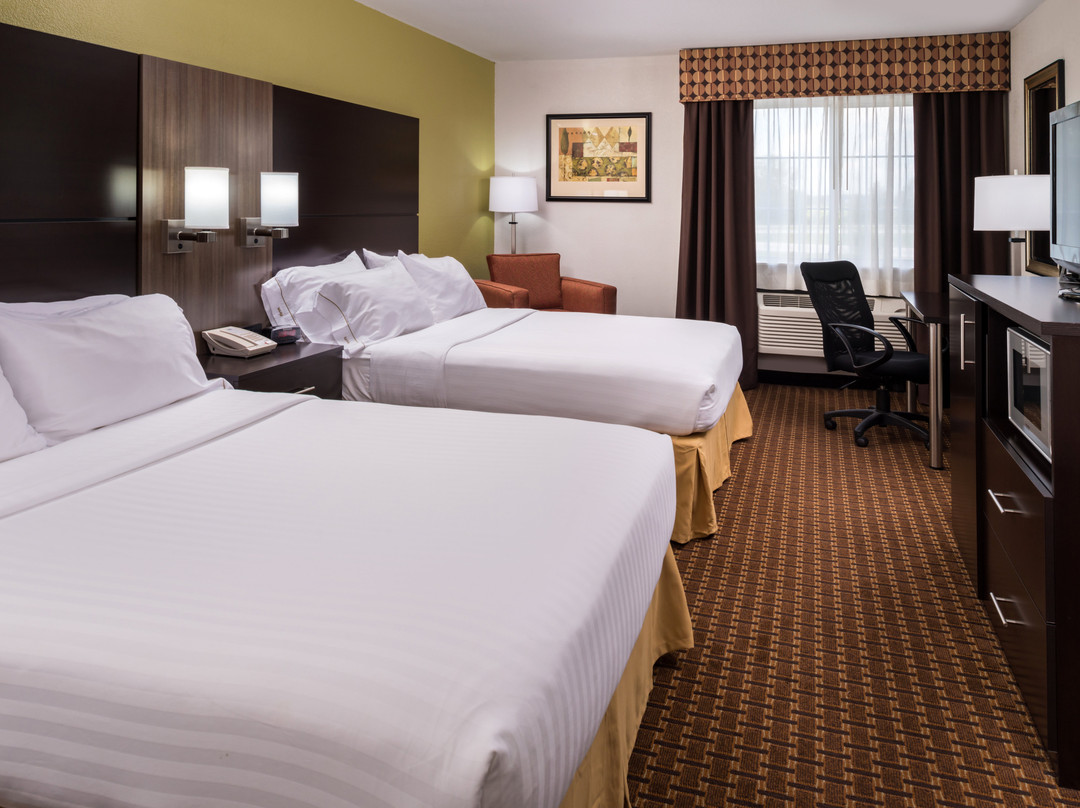 Holiday Inn Express & Suites Bucyrus By IHG主图