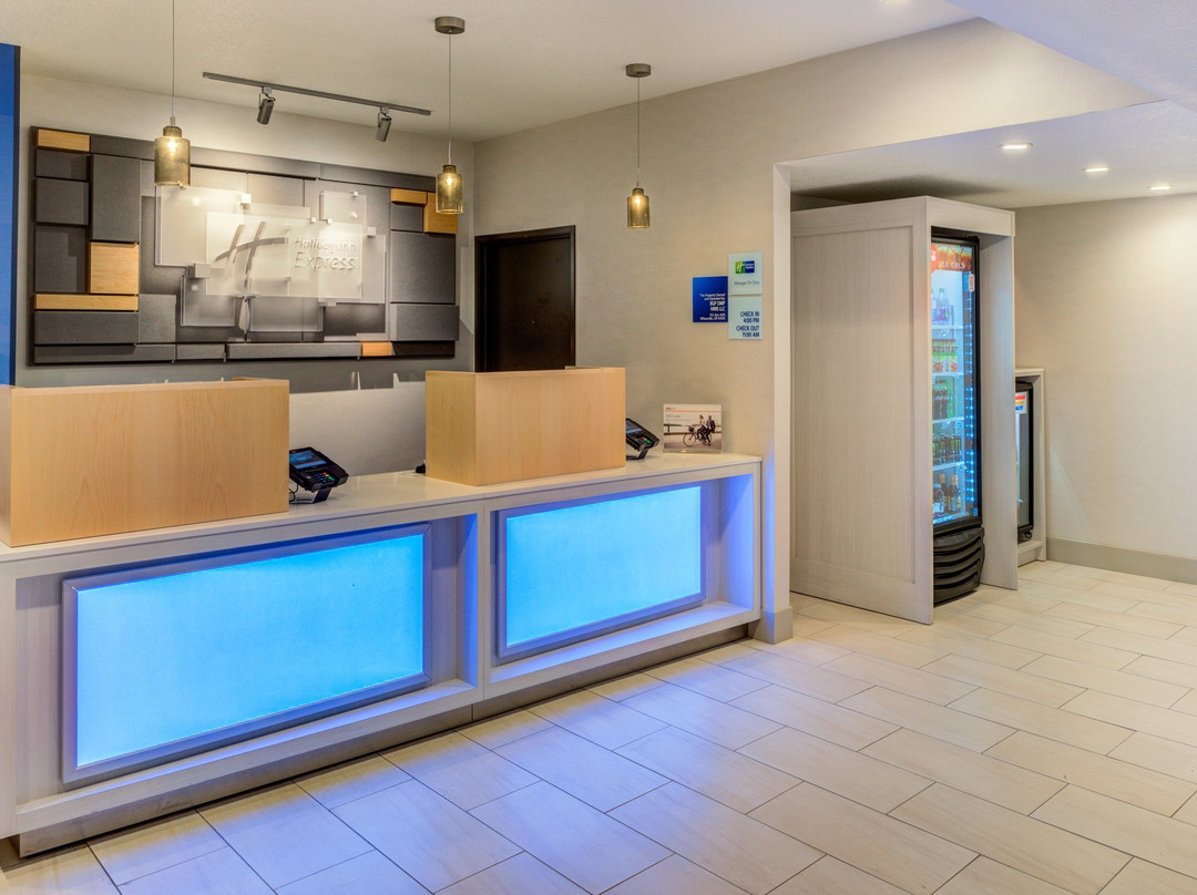 纽伯格希洛套房酒店主图