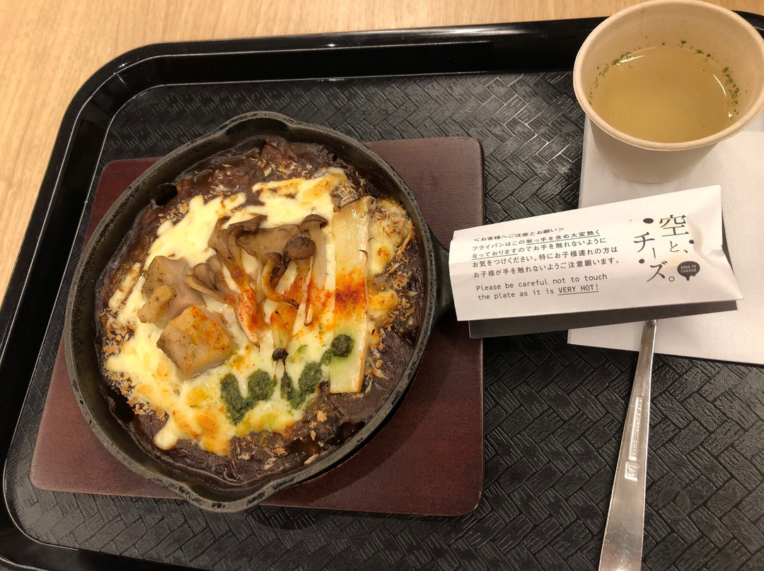 空と、チーズ。三井アウトレットパーク北陸小矢部