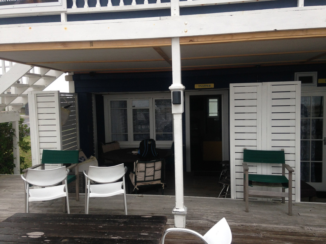 Nana Glads Beachfront Accommodation主图