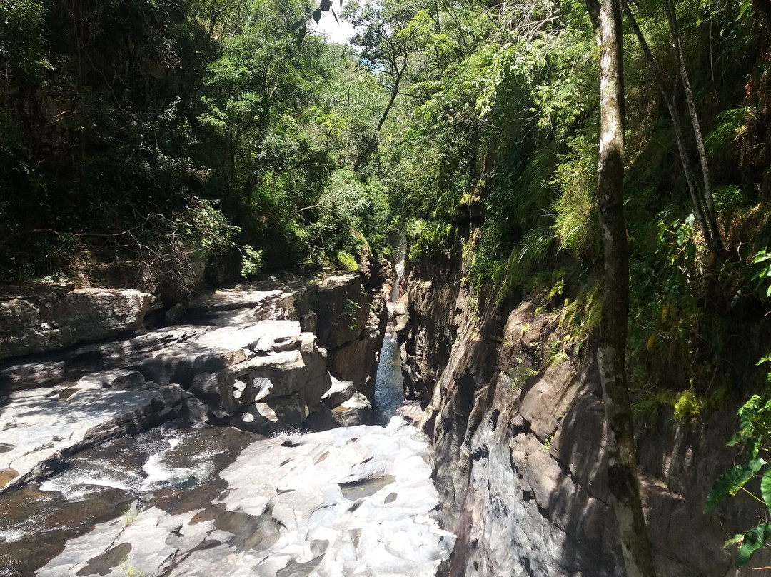 Raizama Waterfall景点图片