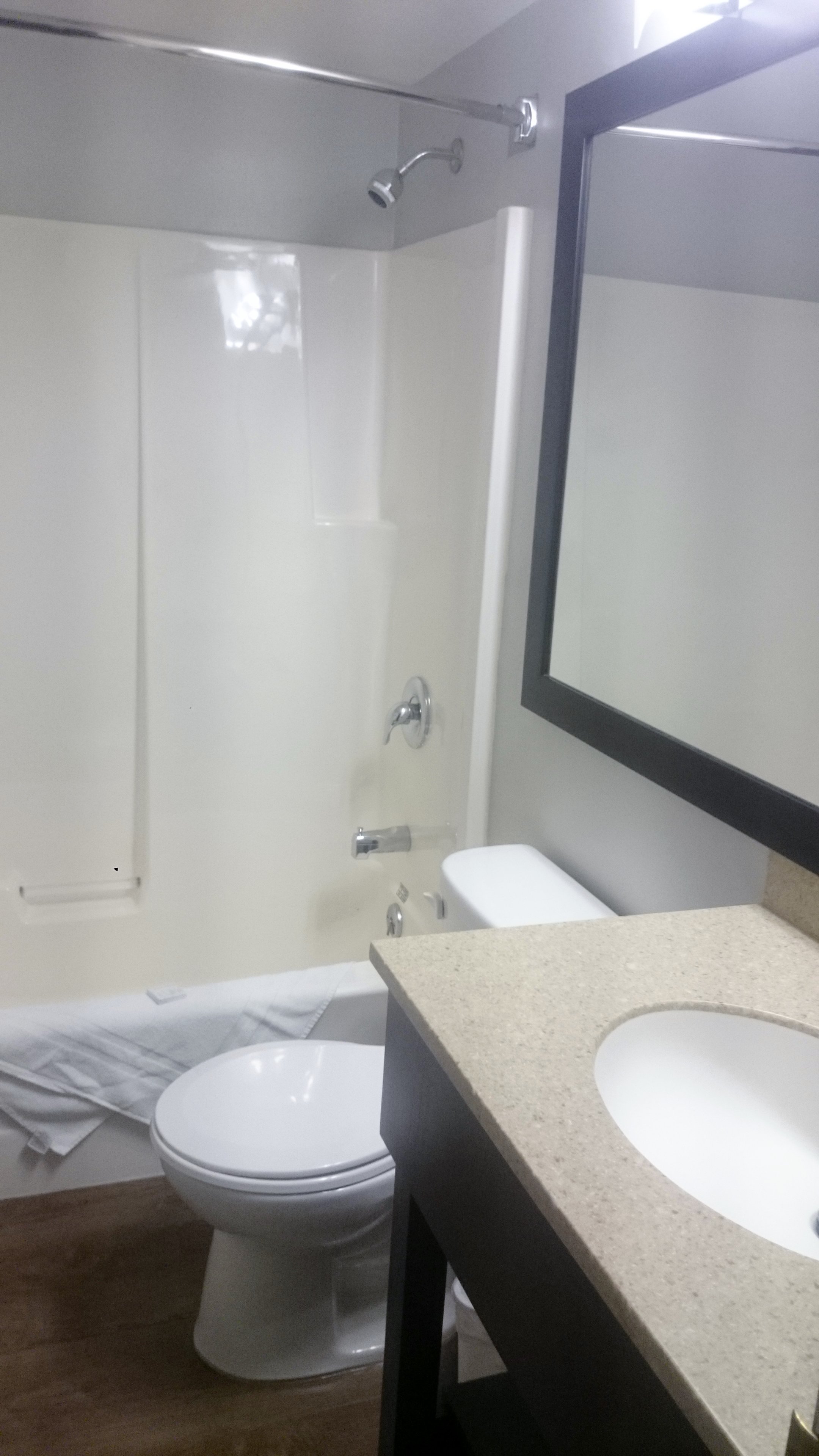 Travelodge Suites New Glasgow-浴室