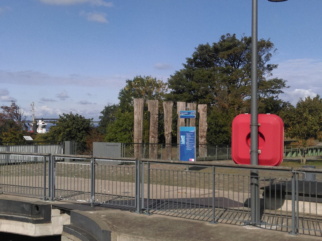 Schleuse Neuer Hafen-不来梅港必去景点