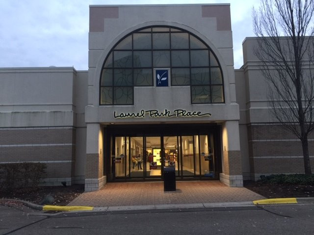 Laurel Park Place-利沃尼亚必去景点