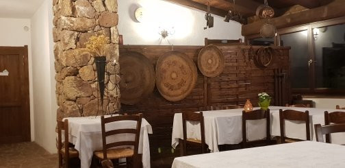 Monteleone Rocca Doria餐馆和美食-S'incantu