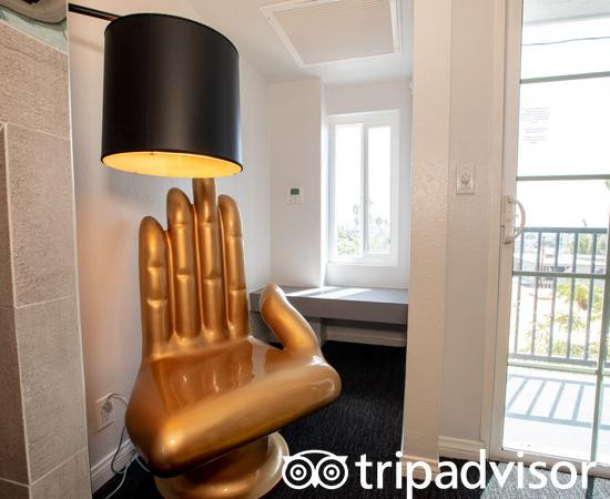 乐蒙特罗斯套房酒店主图