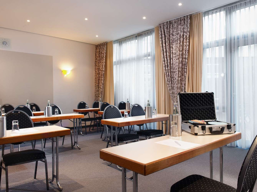 柏林赫尼格斯多夫美居酒店主图