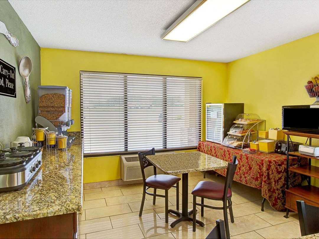 Days Inn by Wyndham Conover - Hickory主图