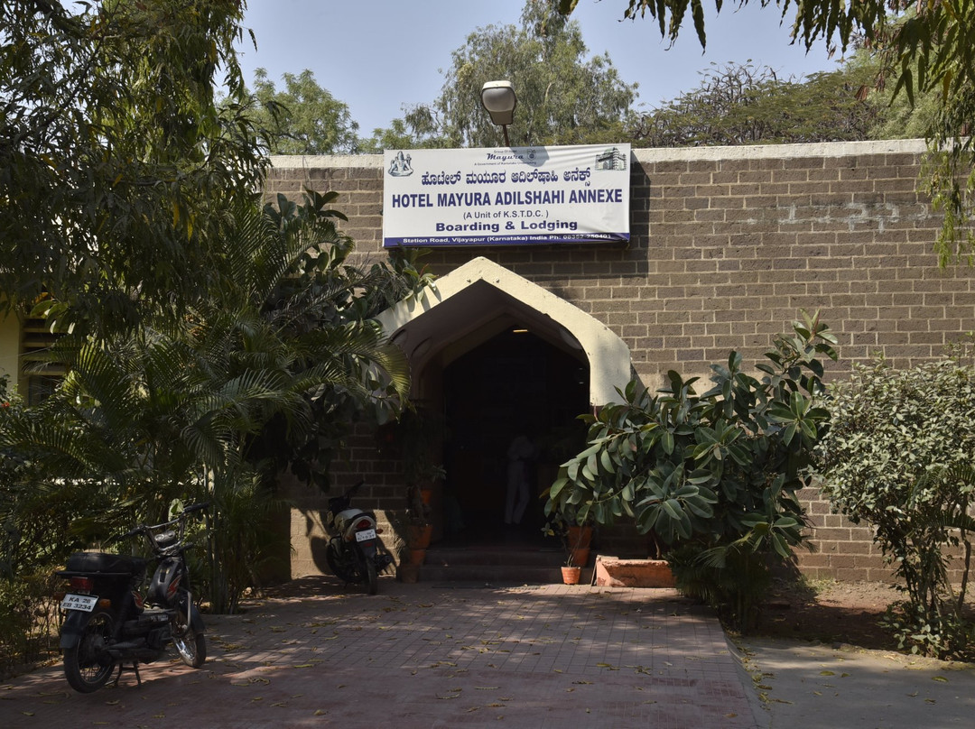 Hotel Mayura Adilshahi Bijapur主图
