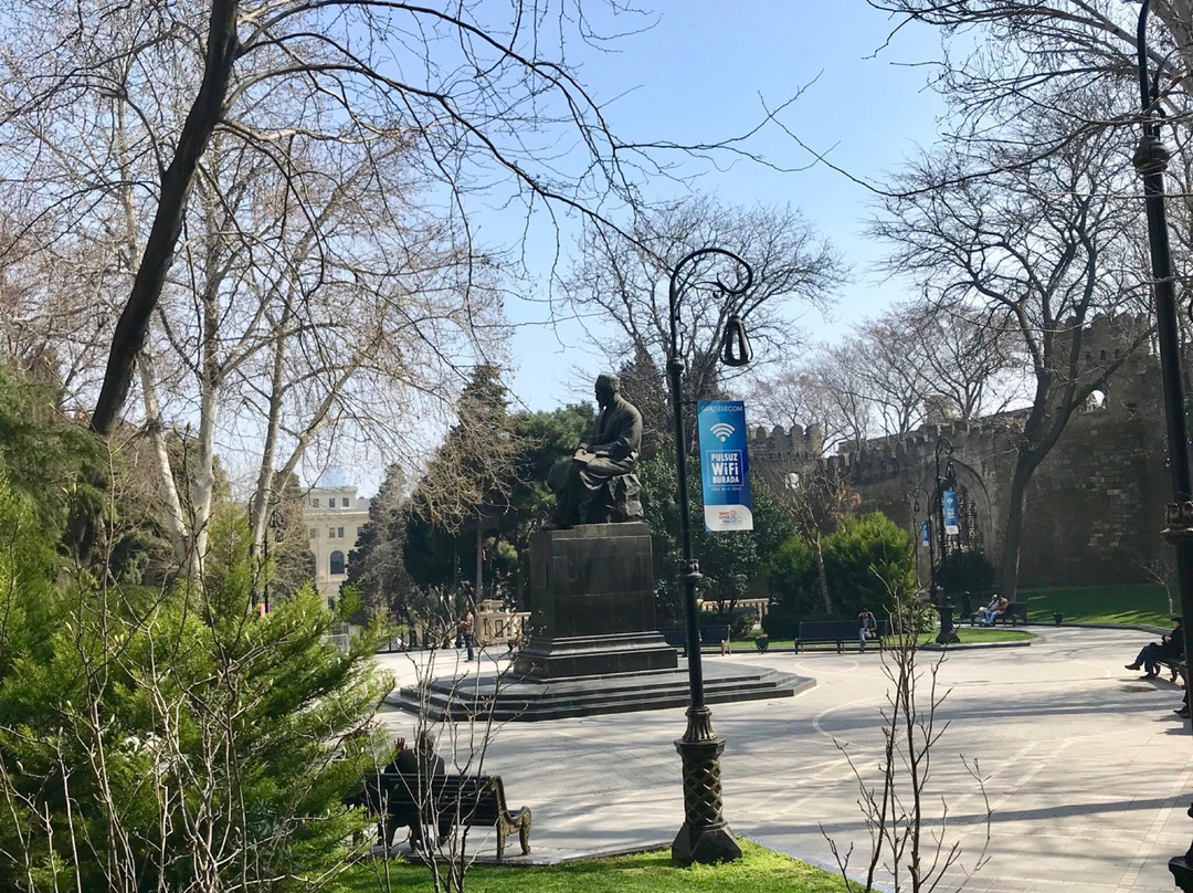 Monument to Mirza Alakbar Sabir-巴库必去景点
