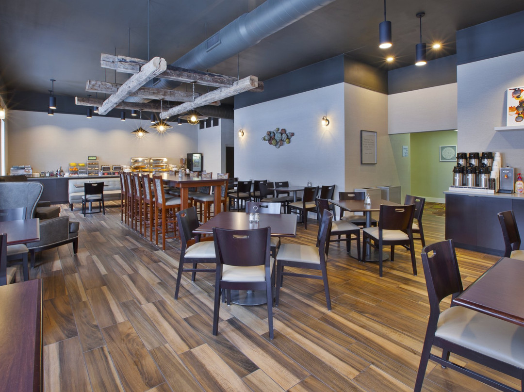 Best Western Okemos/East Lansing Hotel & Suites主图