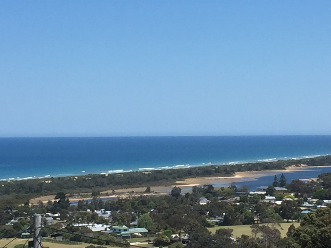 Lakes Mini Bus Charter & Tours-莱克斯恩特伦斯必去景点