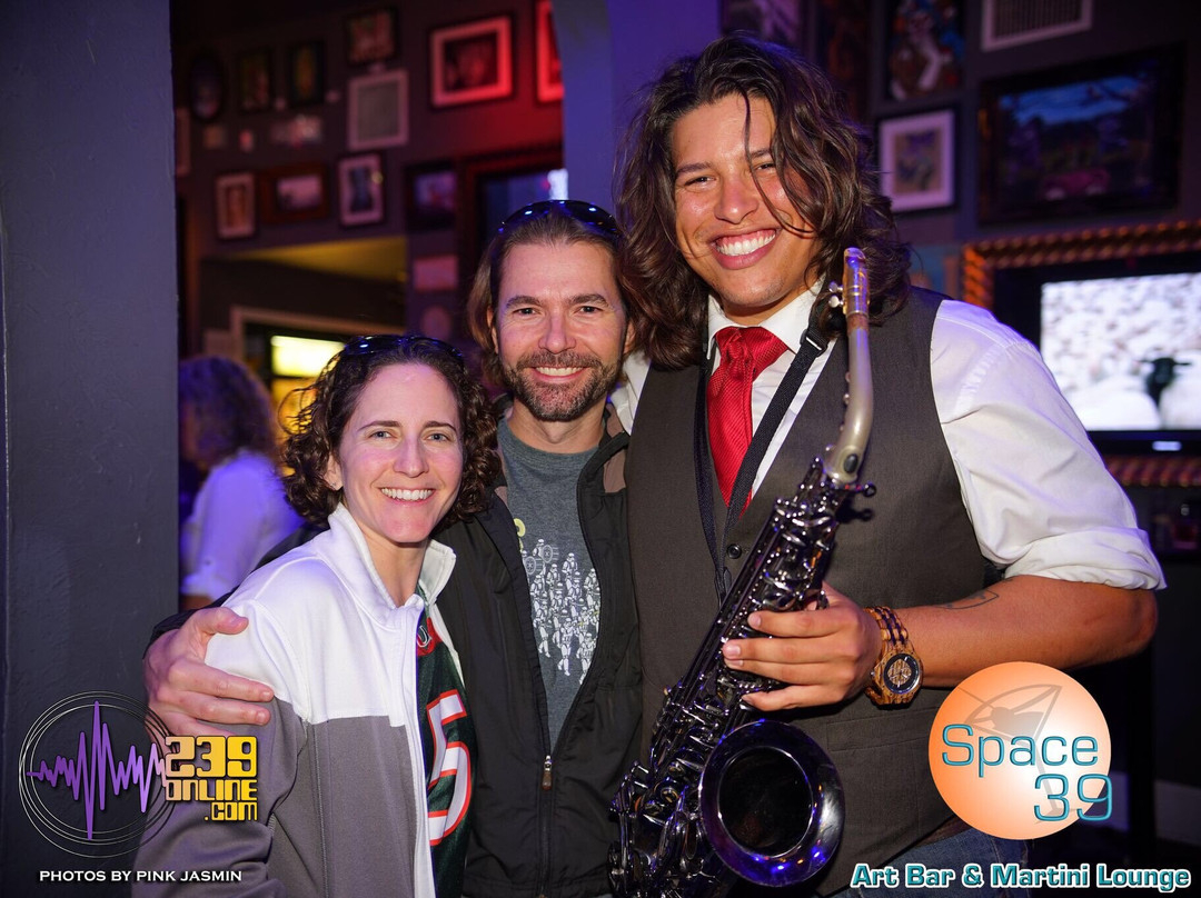 Space 39 Art Bar & Martini Lounge-迈尔斯堡必去景点