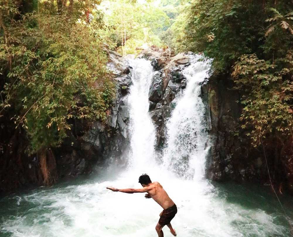 Kroya Waterfall景点图片