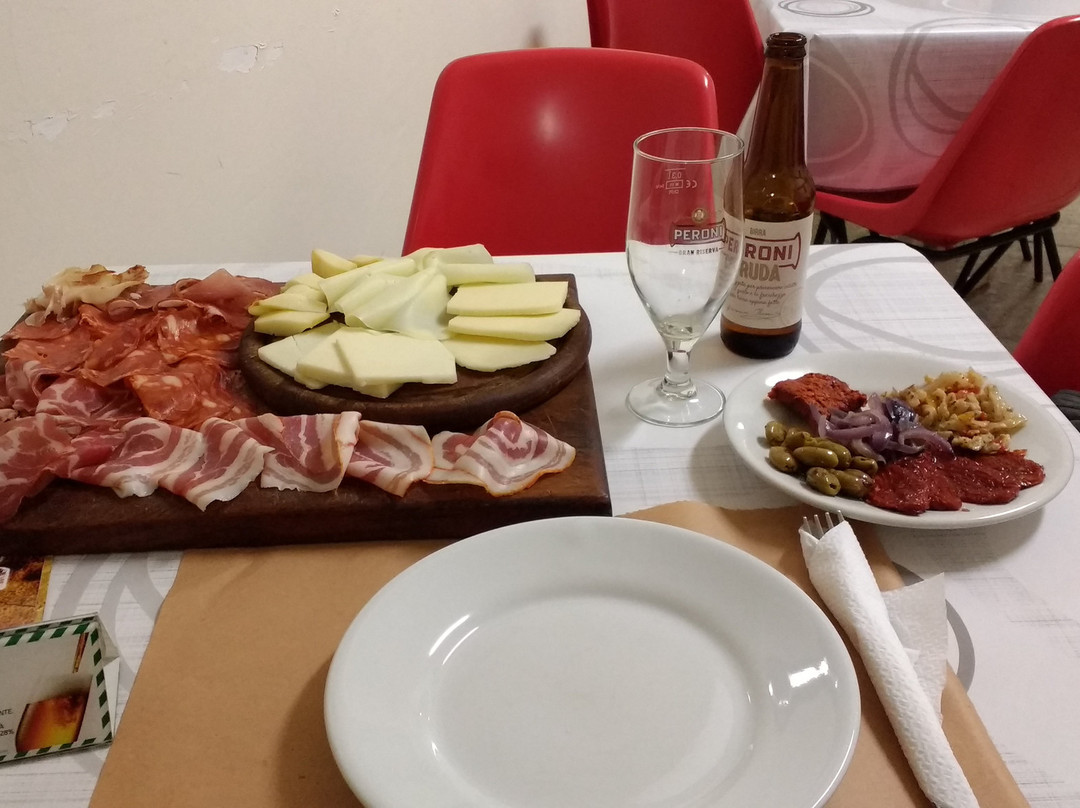 Santa Eufemia Lamezia餐馆和美食-Dlf Saloon