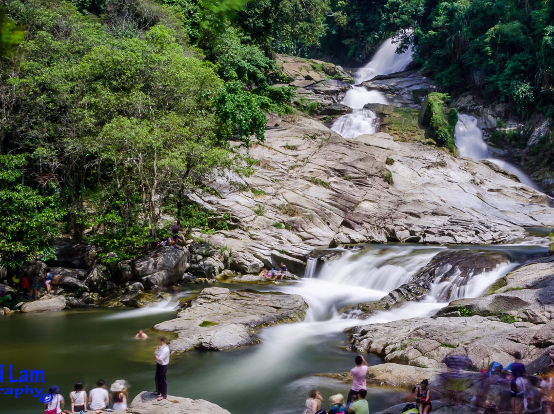 Chamang Waterfall景点图片