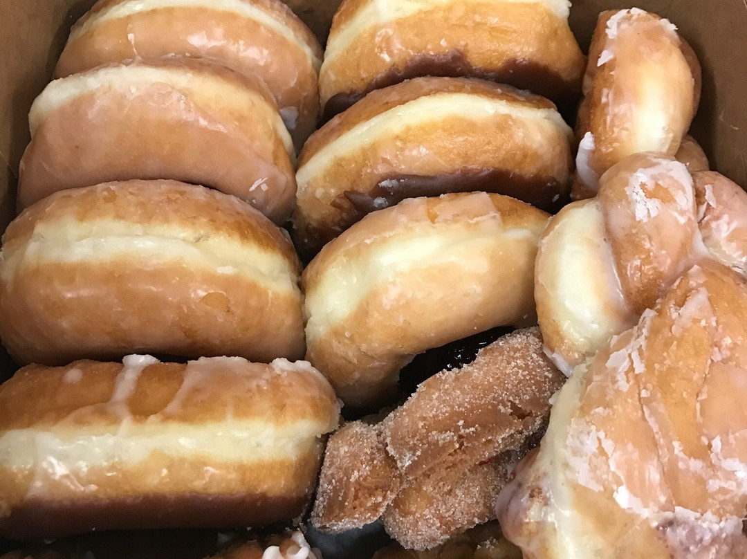 Loyless Donuts Circle West