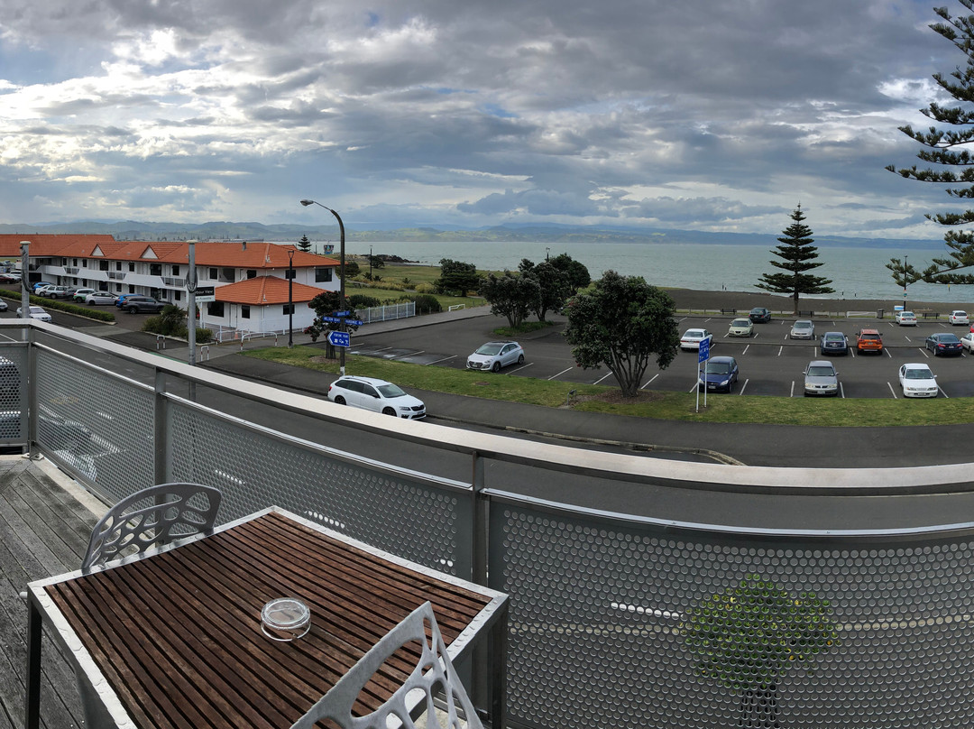 The Crown Hotel主图