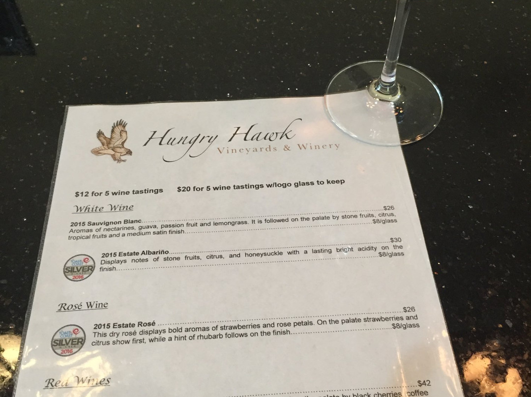 Hungry Hawk Vineyards & Winery景点图片