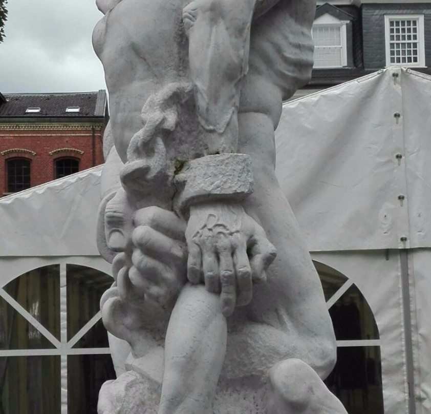 Engels Denkmal "Die starke Linke"-伍珀塔尔必去景点