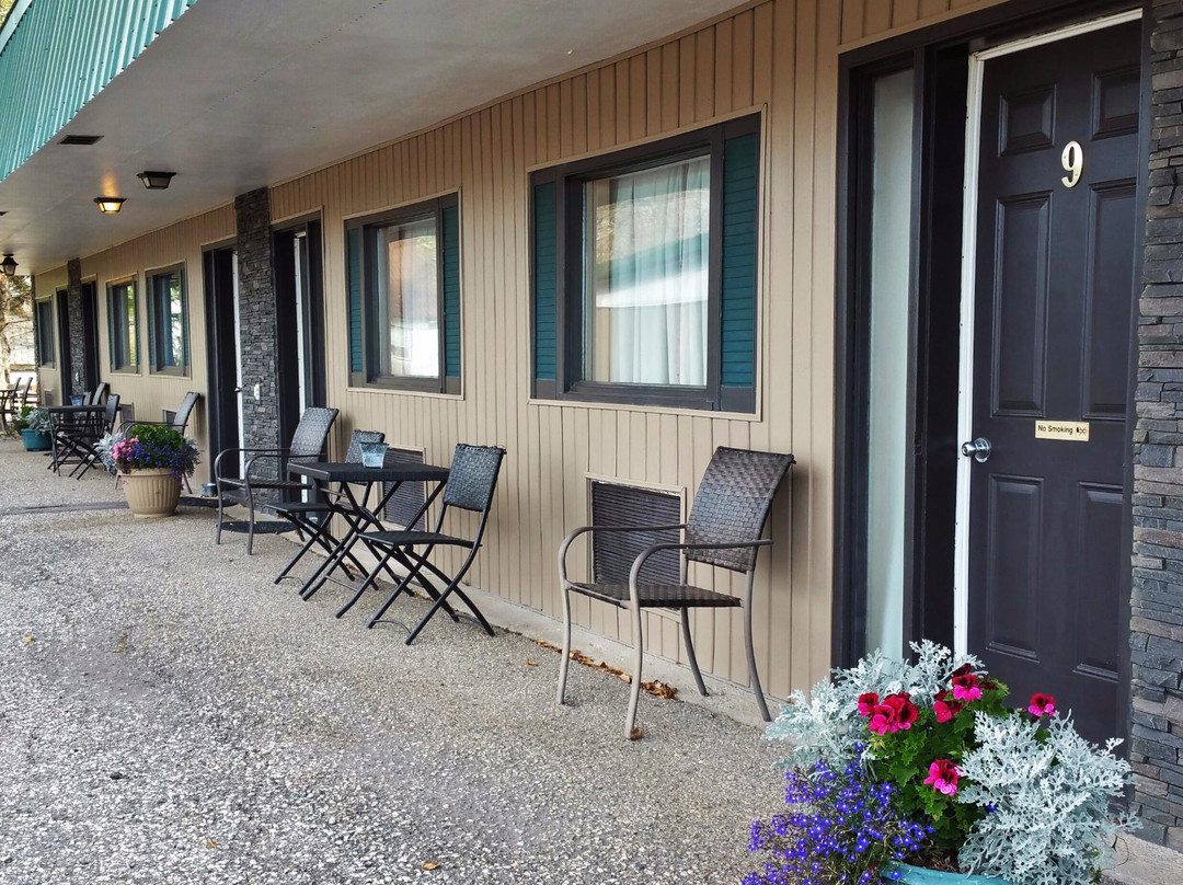 Maple Leaf Motel主图