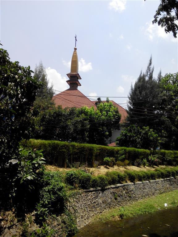Gereja Santa Perawan Maria Ratu Rosario Suci Randusari - Katedral景点图片