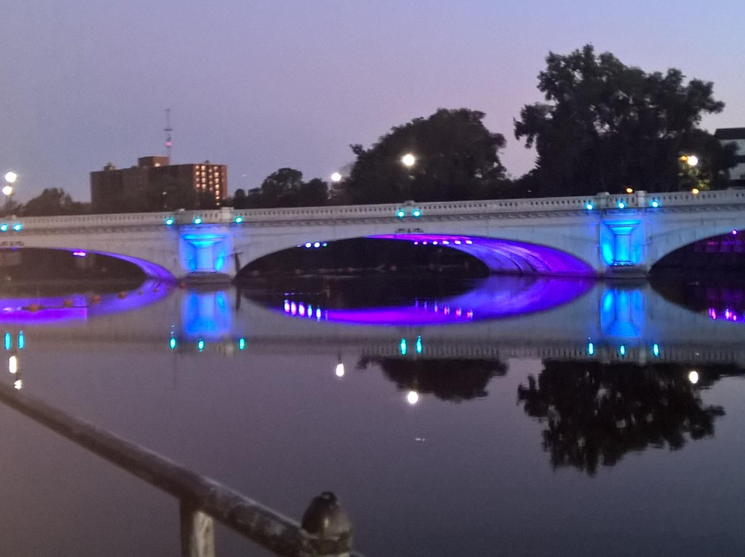 River Lights Plaza-南本德必去景点