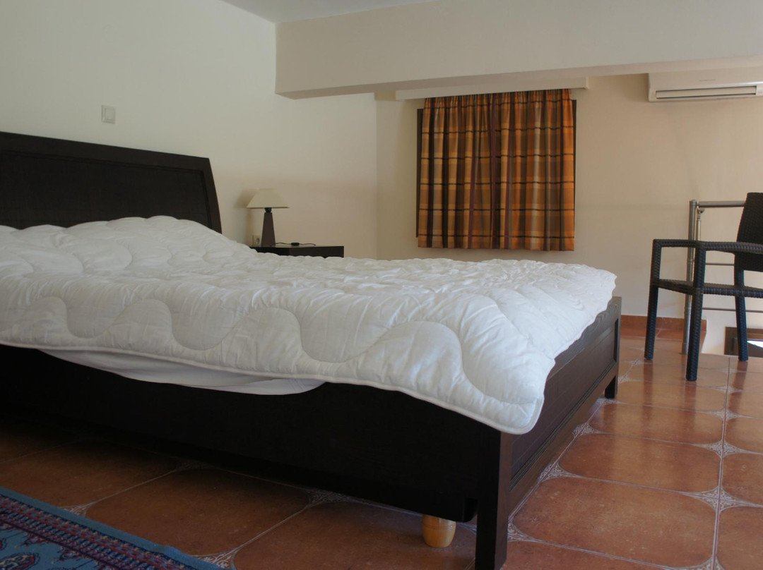 Lefkos Apartments