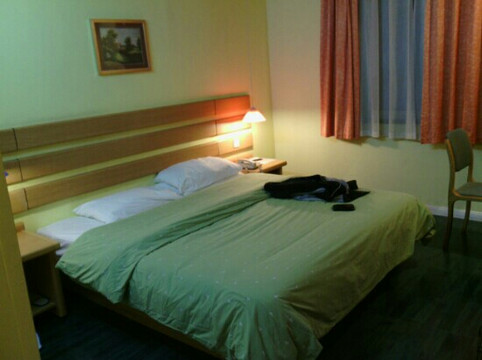 阳朔如家西街店主图