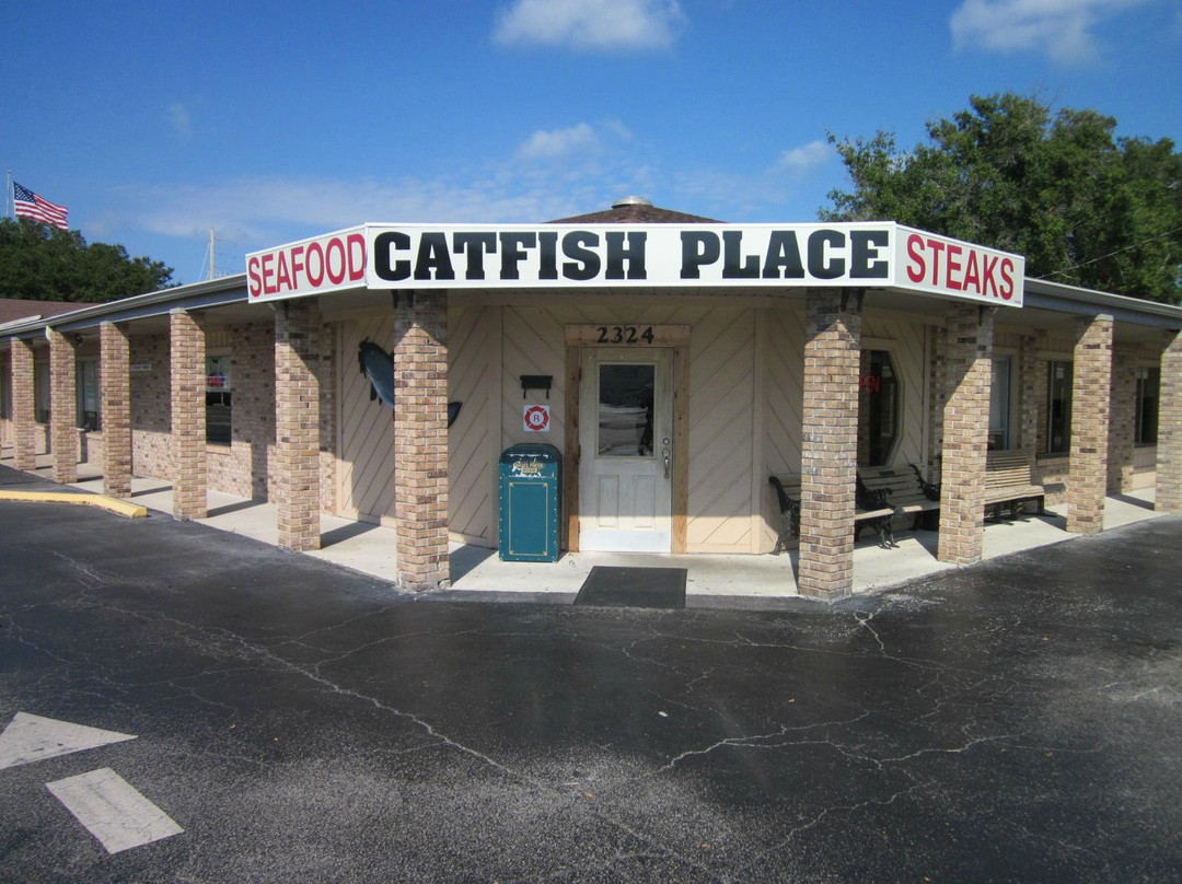 圣克劳德餐馆和美食-The Catfish Place