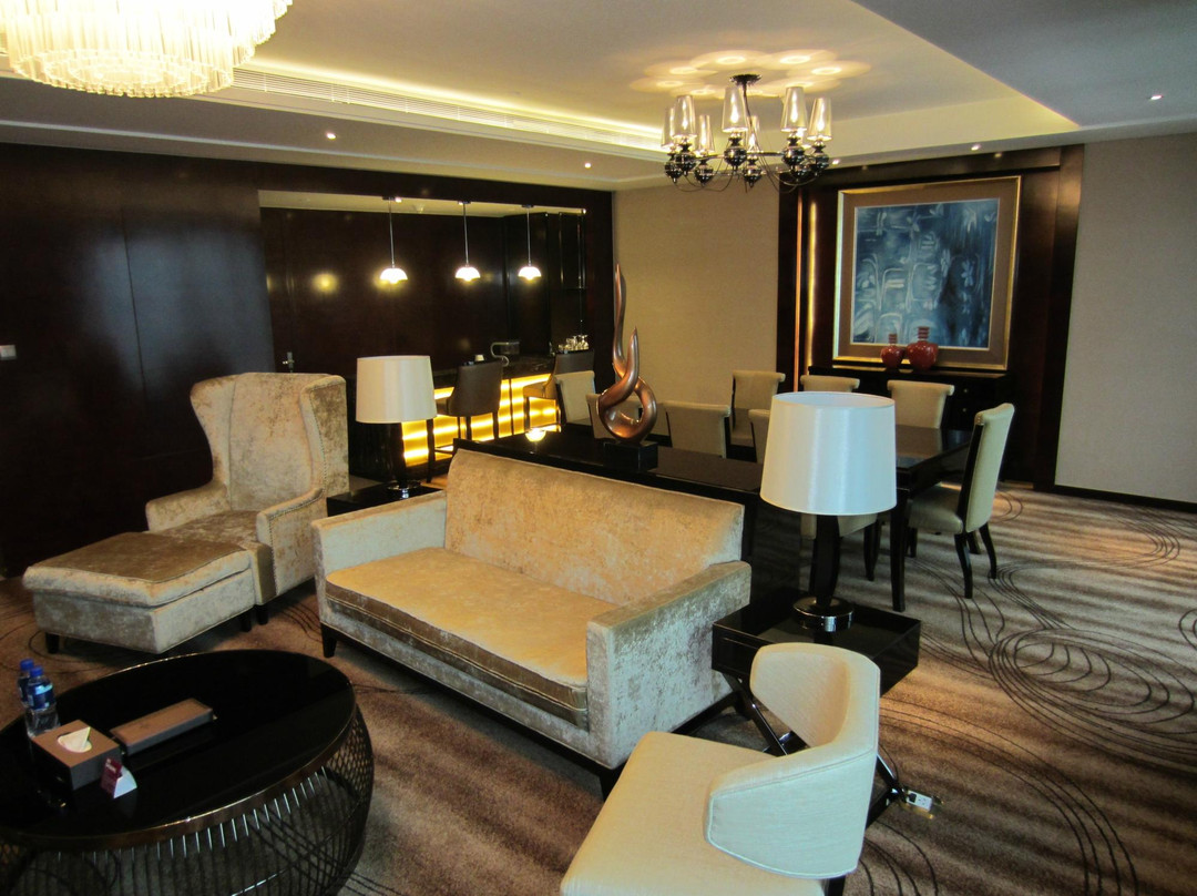 兰州皇冠假日酒店主图