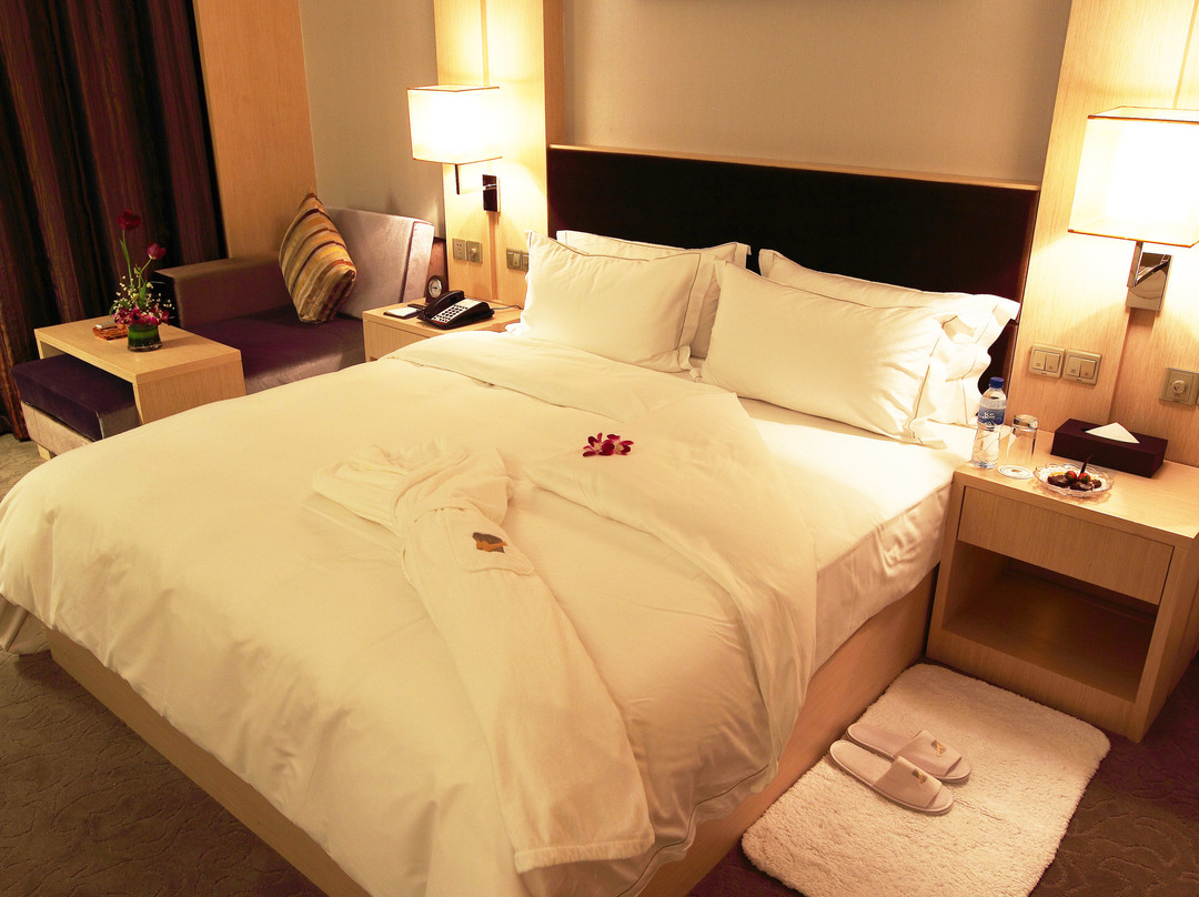 荣荣大酒店主图