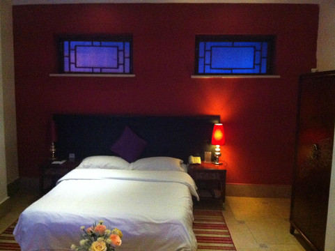 屋顶顶城市江景酒店主图