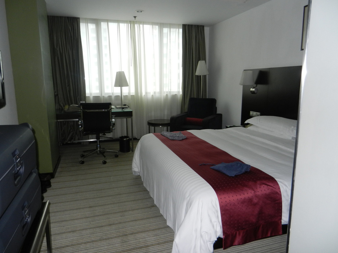 上海古井假日酒店主图