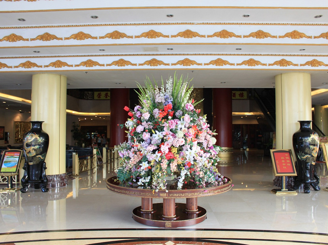 尼斯国际大酒店主图