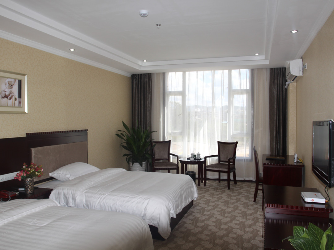 翡翠大酒店主图