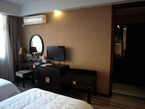 西昌美丽华大酒店（邛海17度火把广场店）-客卧