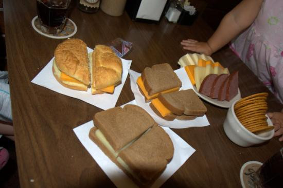 Baumgartner's Cheese Store & Tavern-Monroe必去景点