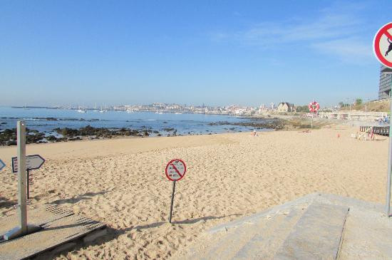 Praia das Moitas景点图片
