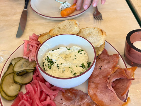 Hotel Genevieve主图