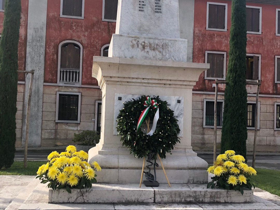 Monumento ai Caduti景点图片