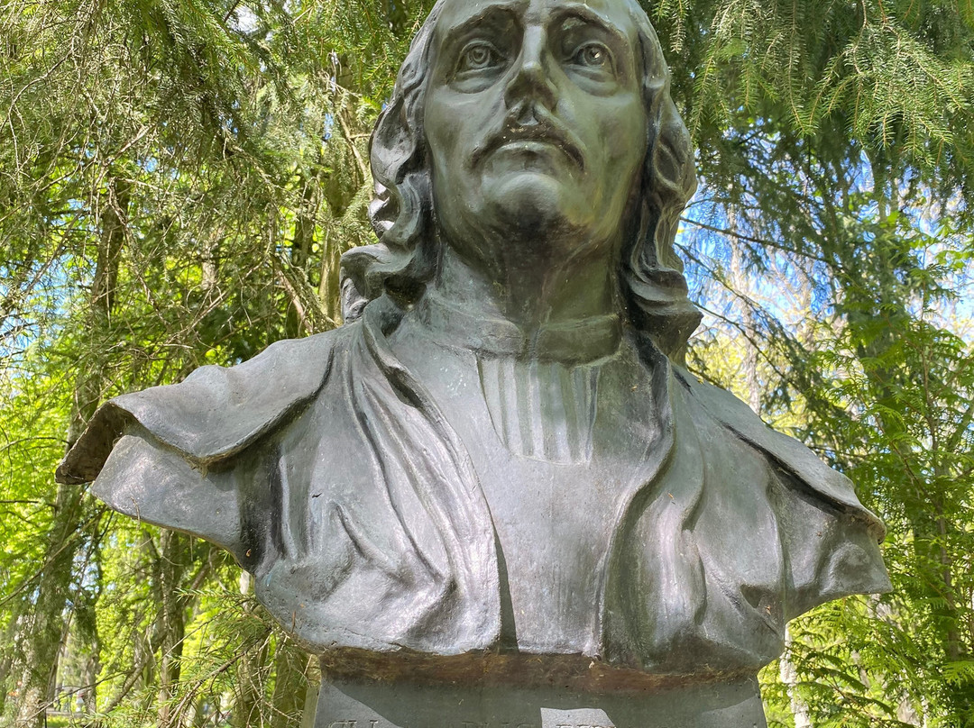 Monument-Bust of Giovanni Bernardoni-涅斯维日必去景点
