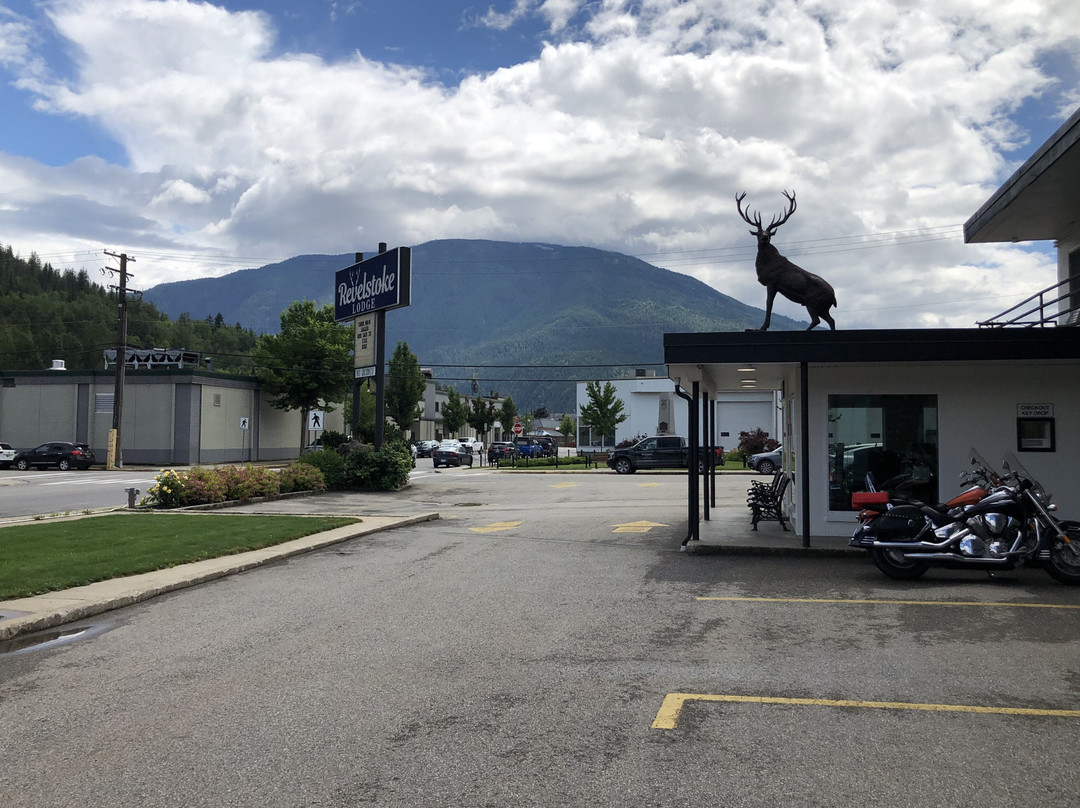 雷夫尔斯托克旅馆主图